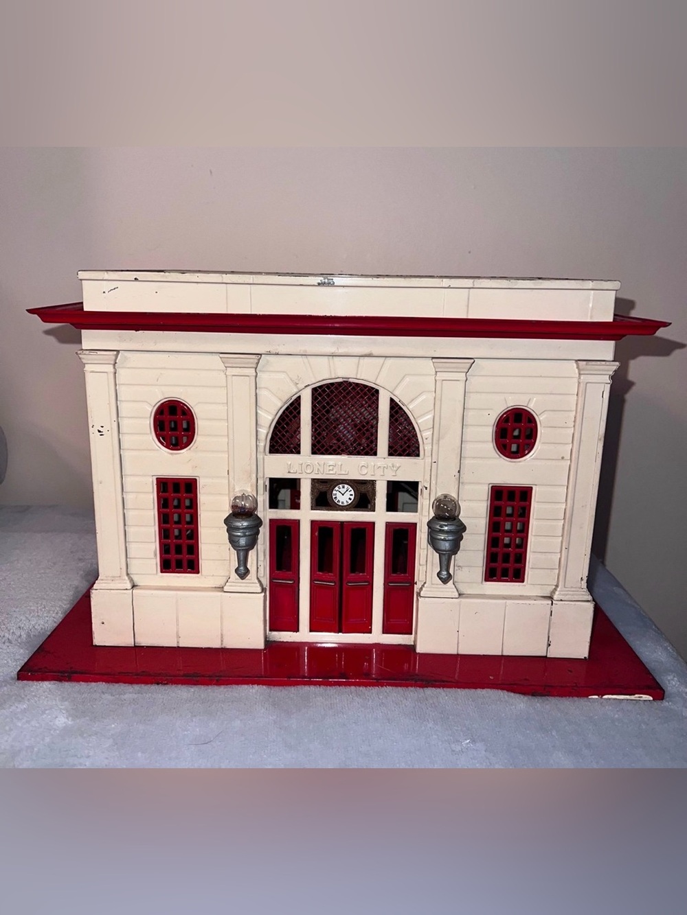 Vintage Lionel O Gauge 115 City Station red and cream 1948 49